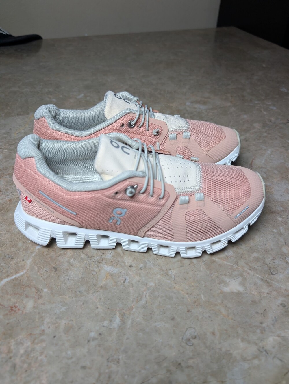 On Cloud 5 Barely Rose- White Swiss Engineering ® Running Shoes Women Size 7